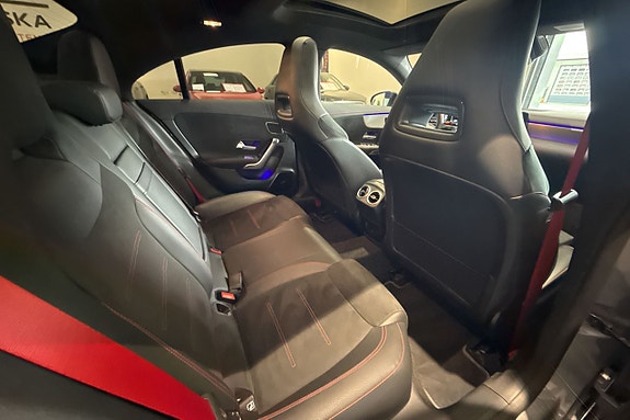 Mercedes-Benz CLA35 11 of 29
