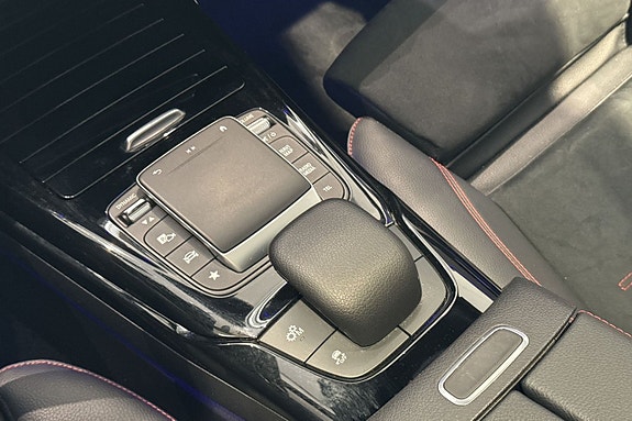 Mercedes-Benz CLA35 24 of 29