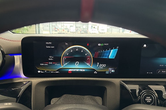 Mercedes-Benz CLA35 14 of 29