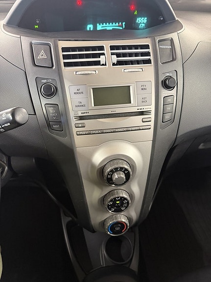 Toyota Yaris 8 of 8