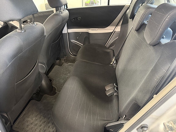 Toyota Yaris 7 of 8