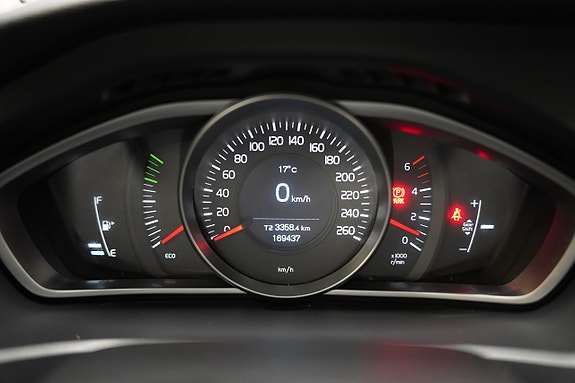 Volvo V40 11 of 19