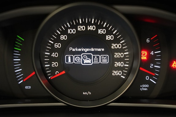 Volvo V40 12 of 19