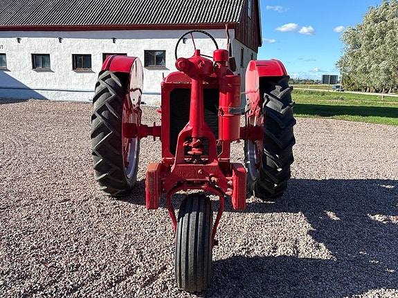 Veterantraktor Farmmall F-14 2 of 6