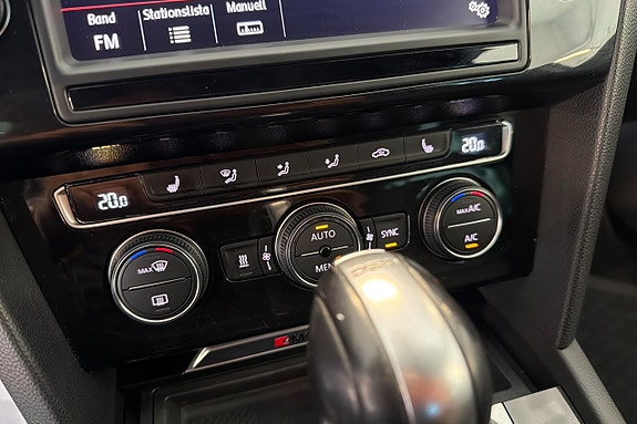 Volkswagen Passat 21 of 24