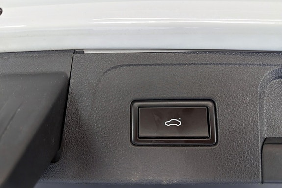 Volkswagen Passat 10 of 24
