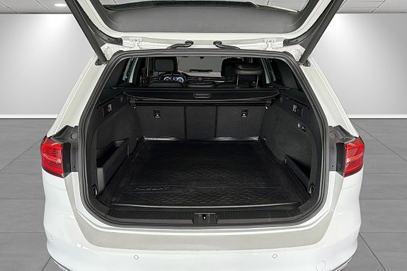 Volkswagen Passat 9 of 24