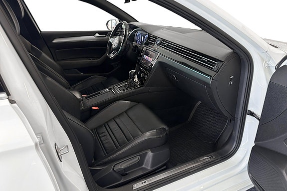 Volkswagen Passat 16 of 24
