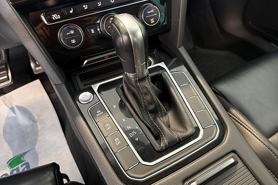 Volkswagen Passat 22 of 24