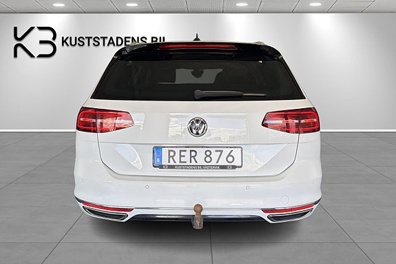 Volkswagen Passat 4 of 24