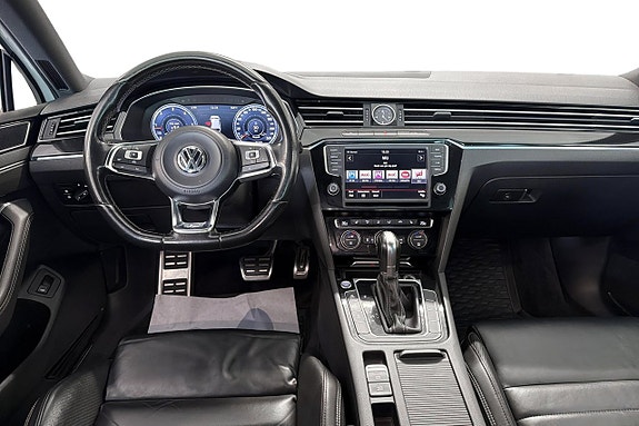 Volkswagen Passat 13 of 24