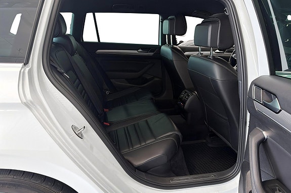 Volkswagen Passat 23 of 24