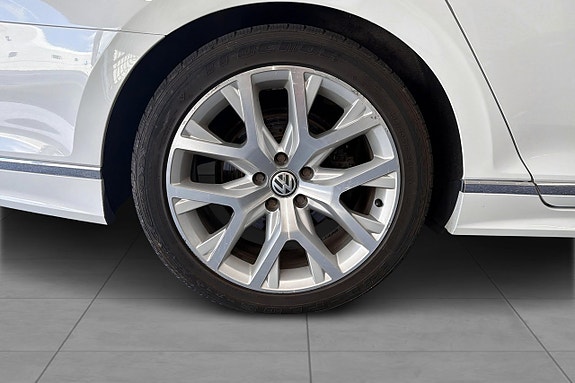 Volkswagen Passat 8 of 24