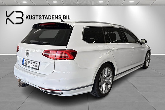 Volkswagen Passat 3 of 24