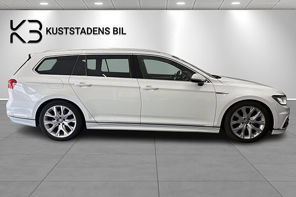Volkswagen Passat 2 of 24