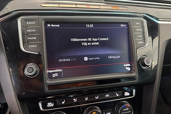 Volkswagen Passat 20 of 24
