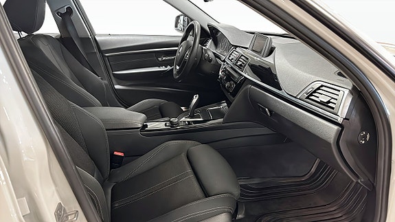 BMW 318d 3 of 9