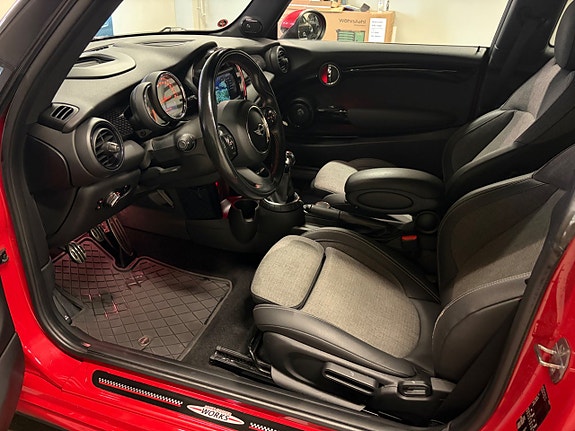 MINI Cooper S 11 of 18