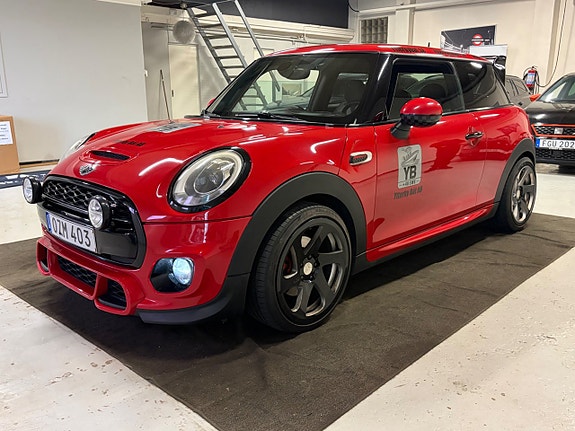 MINI Cooper S 8 of 18
