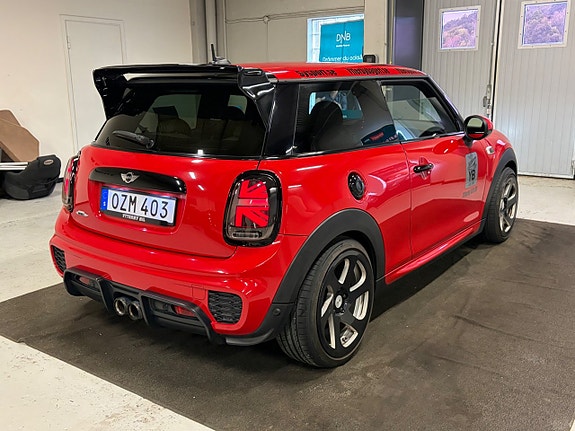 MINI Cooper S 2 of 18
