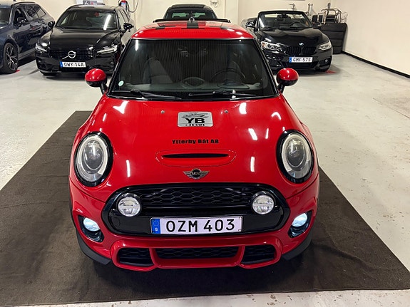 MINI Cooper S 9 of 18