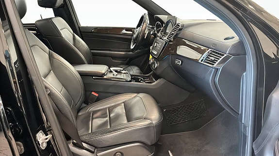 Mercedes-Benz GLS350 d 3 of 26