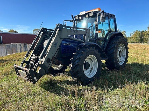 Traktor med lastare VALTRA 6850-4