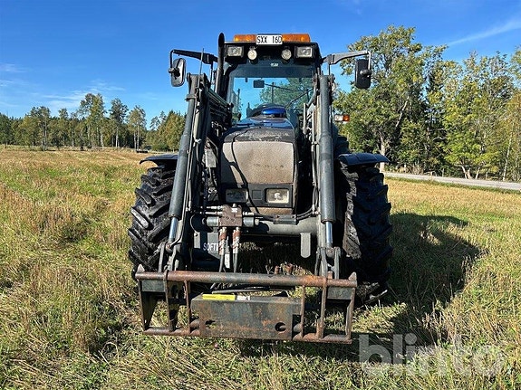 Traktor med lastare VALTRA 6850-4 2 of 6