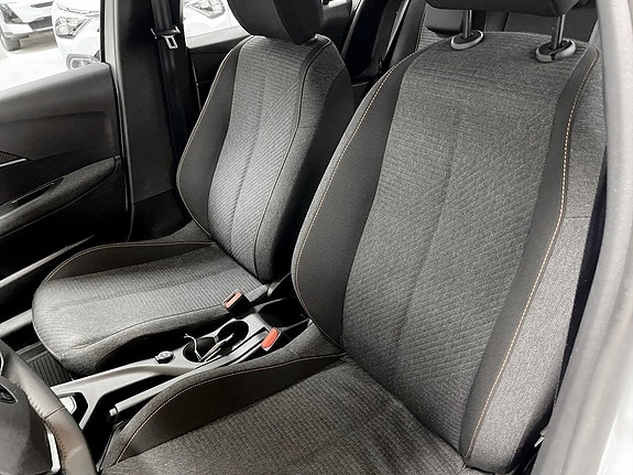 Peugeot 208 5 of 15