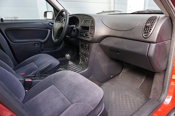 Saab 900 19 of 30