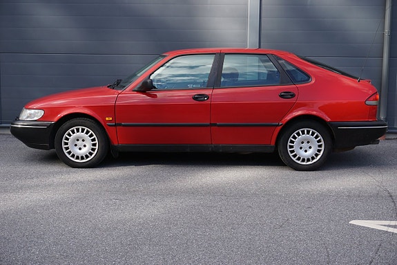 Saab 900 8 of 30
