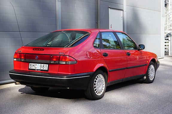 Saab 900 5 of 30