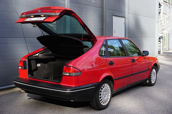 Saab 900 12 of 30