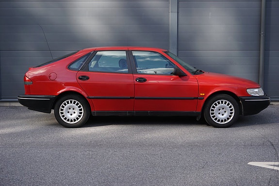 Saab 900 4 of 30