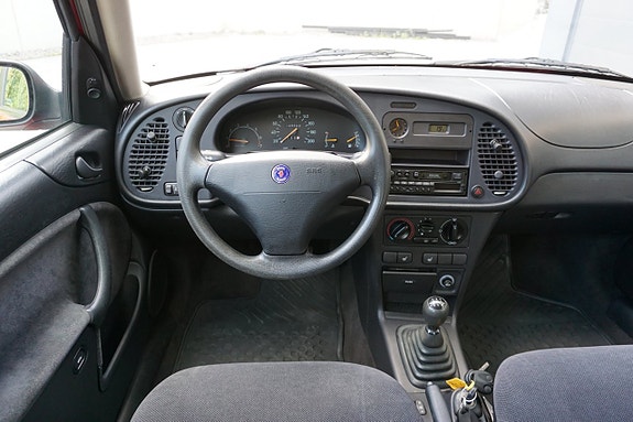 Saab 900 22 of 30