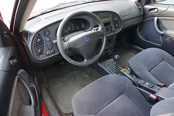Saab 900 26 of 30