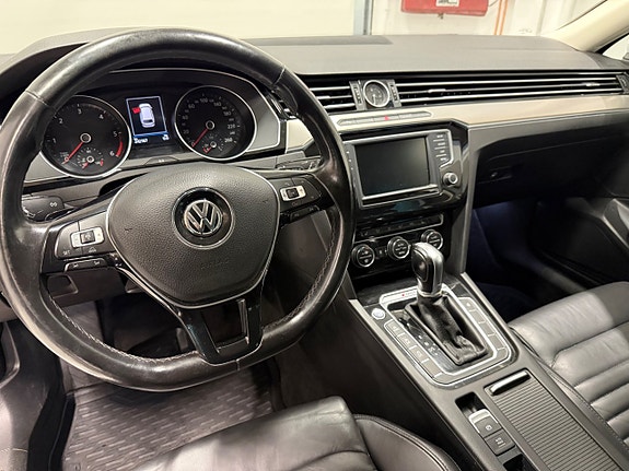 Volkswagen Passat 10 of 17