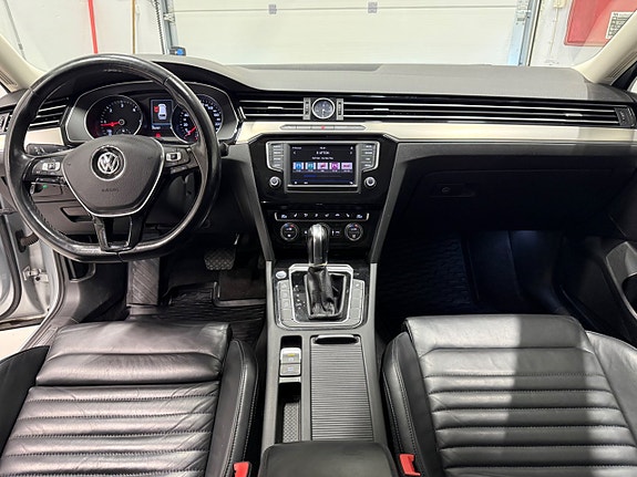 Volkswagen Passat 11 of 17