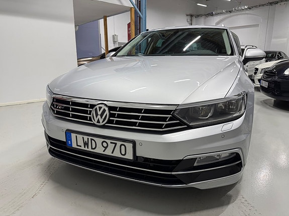 Volkswagen Passat 2 of 17