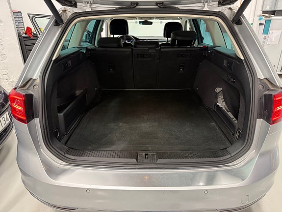 Volkswagen Passat 16 of 17