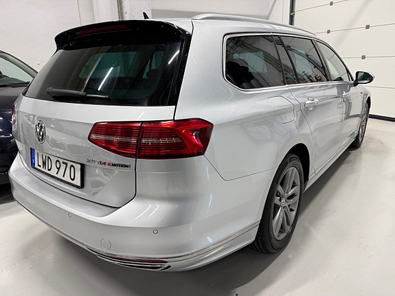 Volkswagen Passat 4 of 17