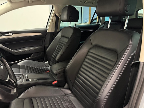 Volkswagen Passat 9 of 17