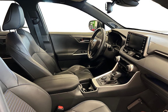 Toyota RAV4 7 of 24