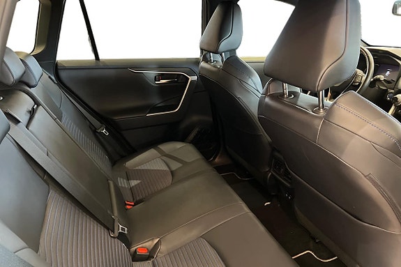 Toyota RAV4 9 of 24