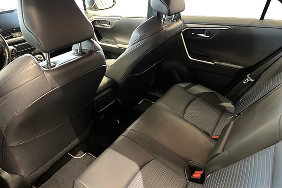 Toyota RAV4 13 of 24
