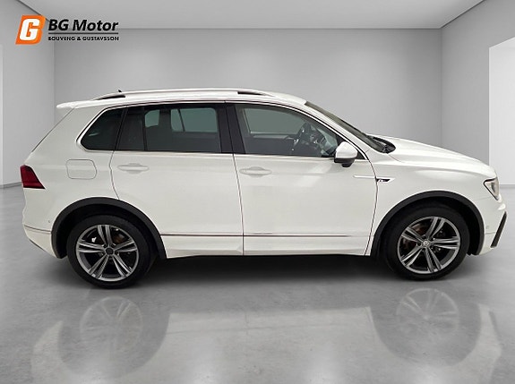 Volkswagen Tiguan 3 of 21