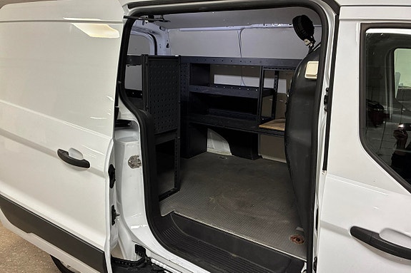 Ford Transit Connect 16 of 25