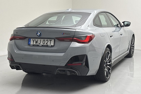 BMW i4 3 of 21