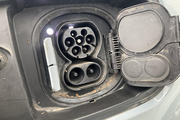 BMW i4 18 of 21