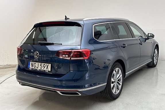 Volkswagen Passat 3 of 18